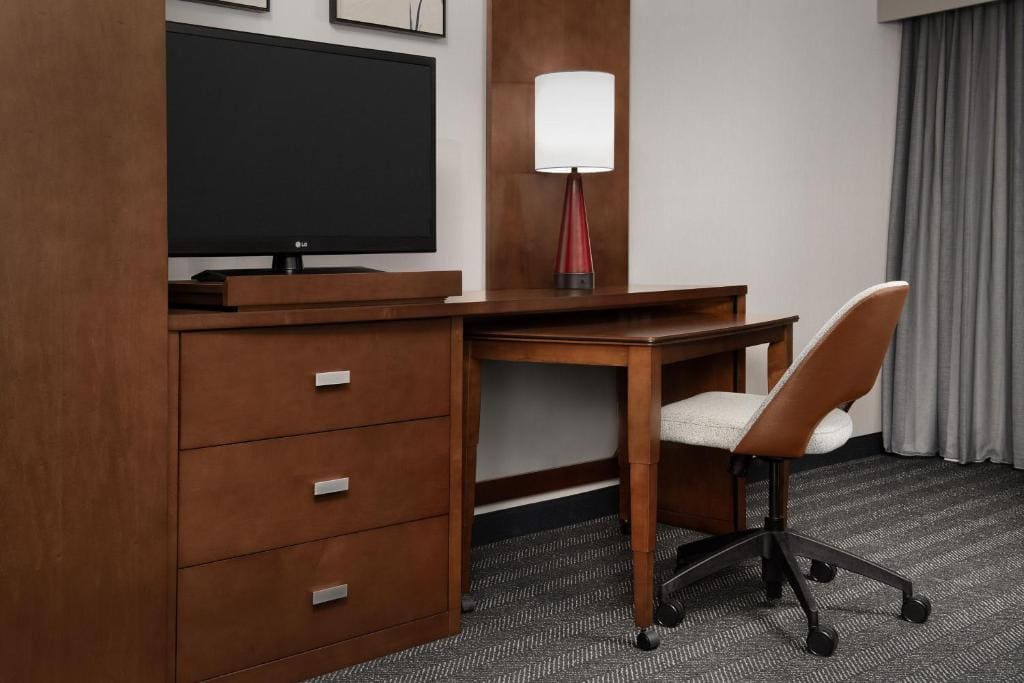 One-Bedroom King Suite with Sofa Bed room - Image 3