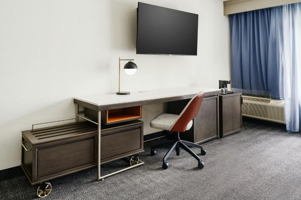 King Room with Balcony room - Image 2