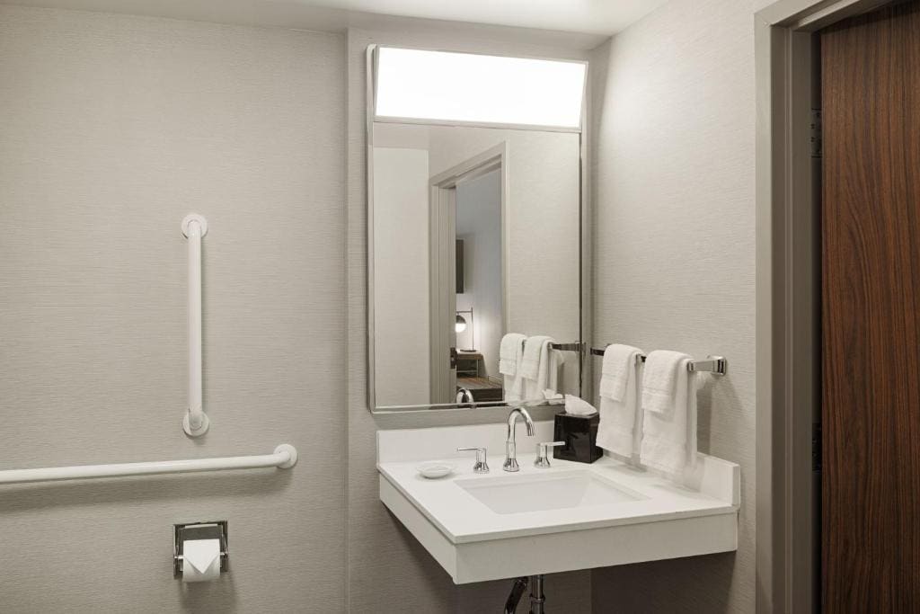 Queen Room with Two Queen Beds and Roll-In Shower - Mobility Access/Hearing Accessible room - Image 1