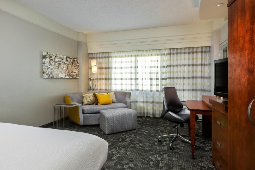 King Room with Sofa Bed room - Image 1