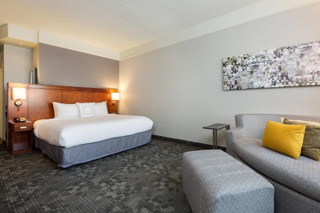 Executive King Room with Sofa Bed room - Image 1