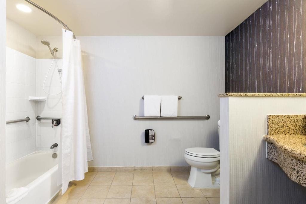 One-Bedroom King Suite room - Image 3