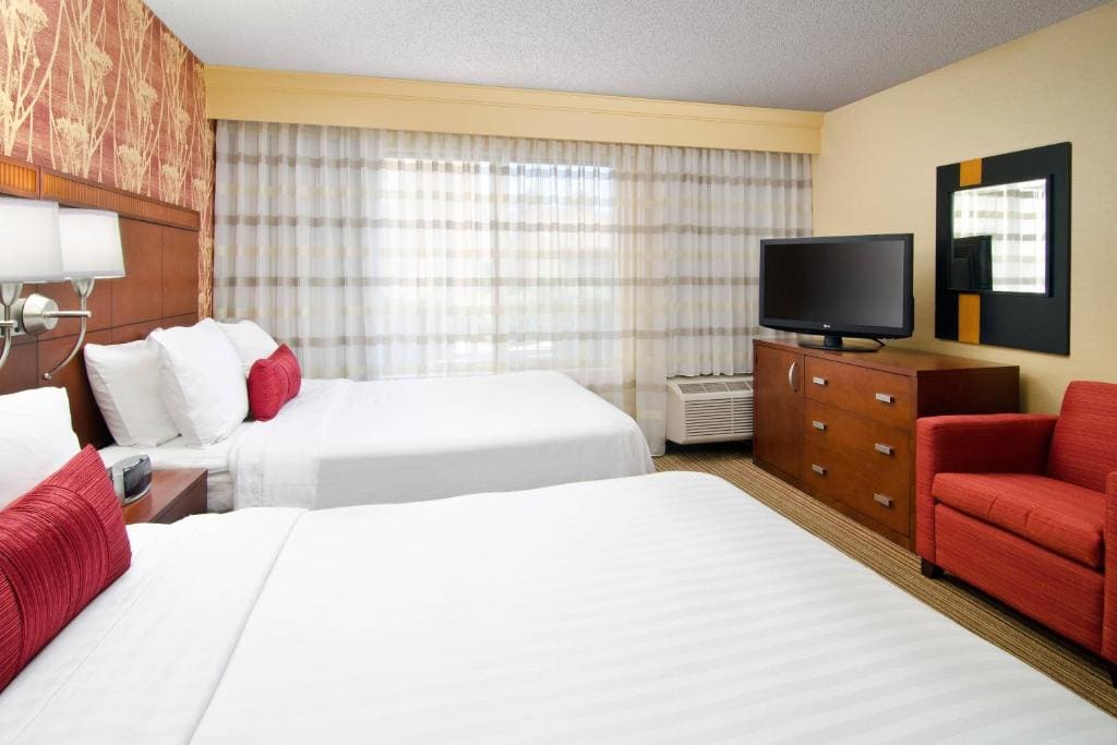 Double Room with Two Double Beds room - Image 2