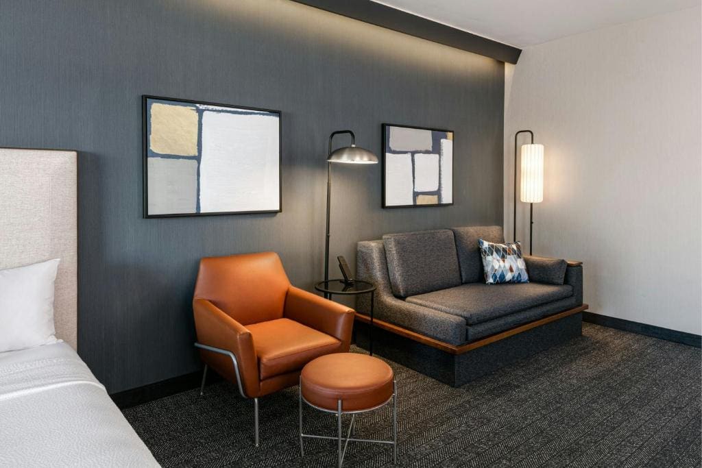 Queen Room with Two Queen Beds, River View and Sofa Bed room - Image 3