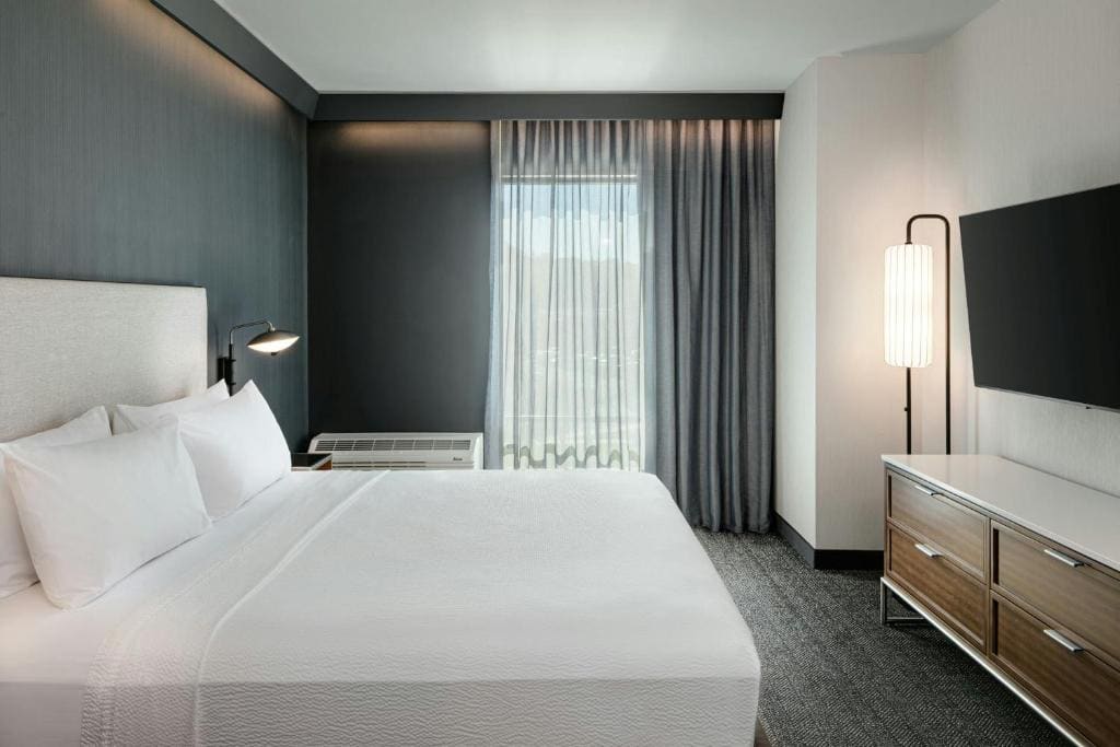 One-Bedroom King Suite with Sofa Bed room - Image 3