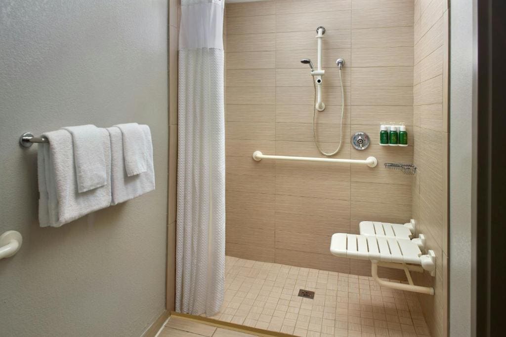 King Room with Sofa Bed and Roll-in Shower - Mobility and Hearing Accessible room - Image 1