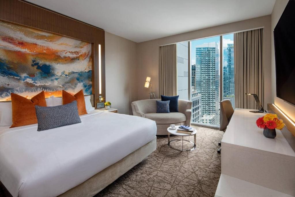 King Room with Skyline View and High Floor room - Image 1