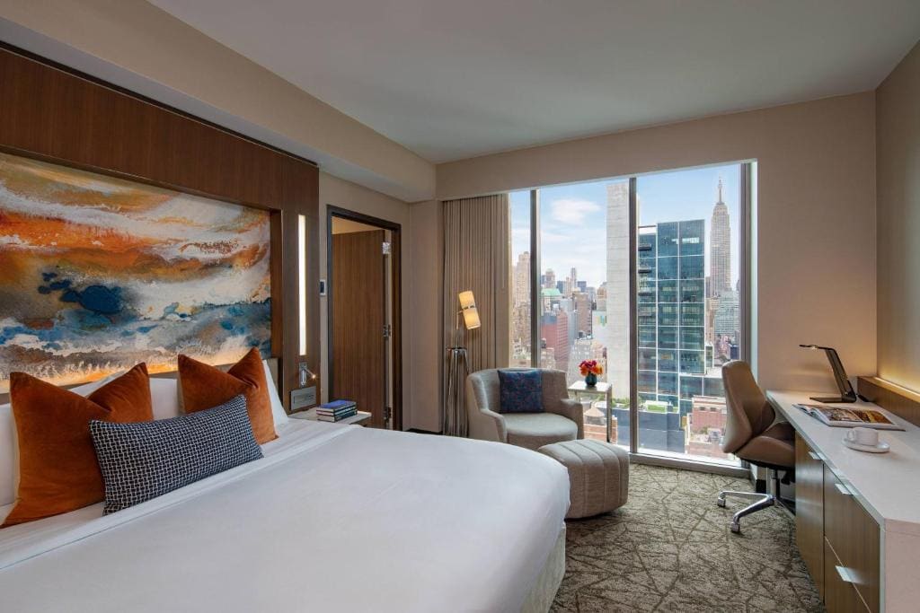 King Room with Landmark View and High Floor room - Image 1