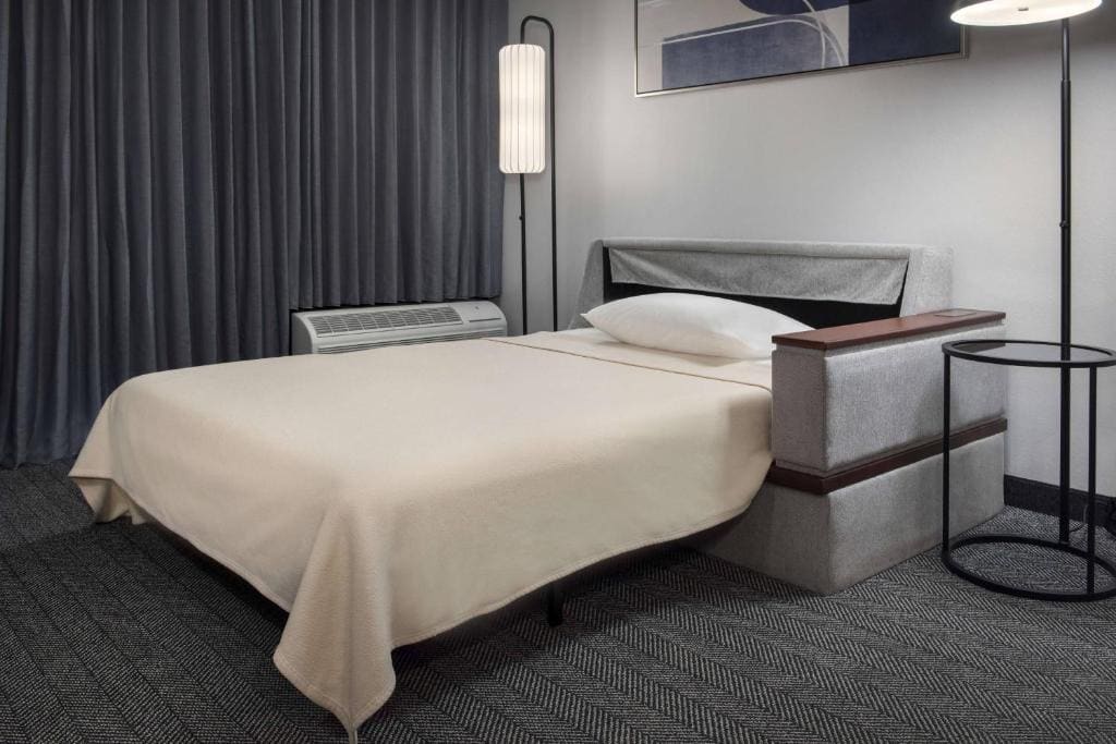 King Room with Sofa Bed room - Image 3