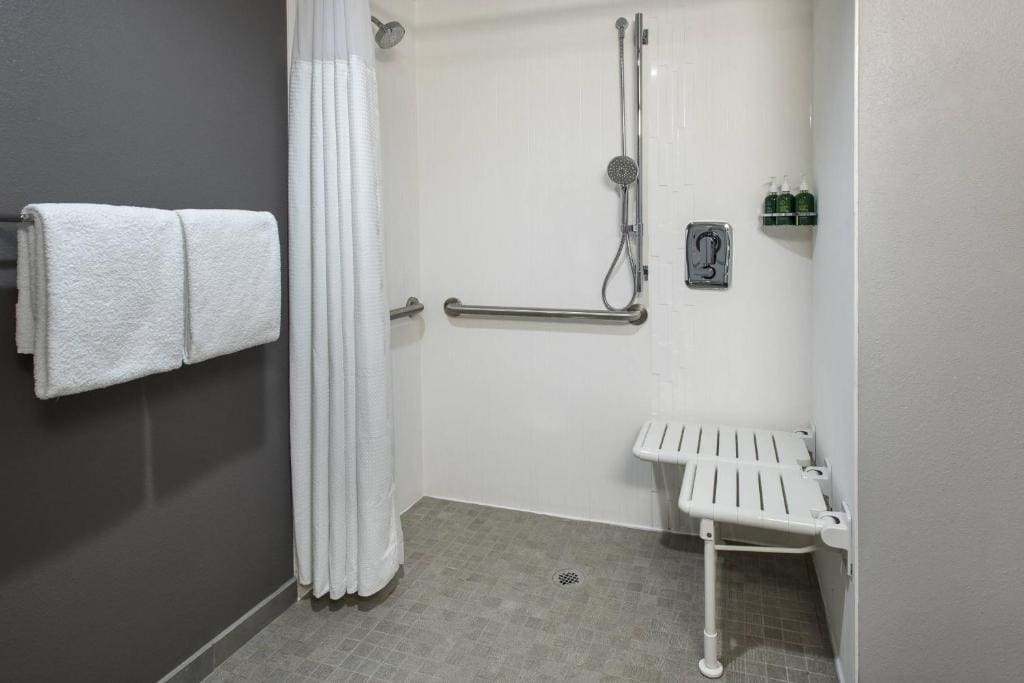 Double Room with Two Double Beds room - Image 2