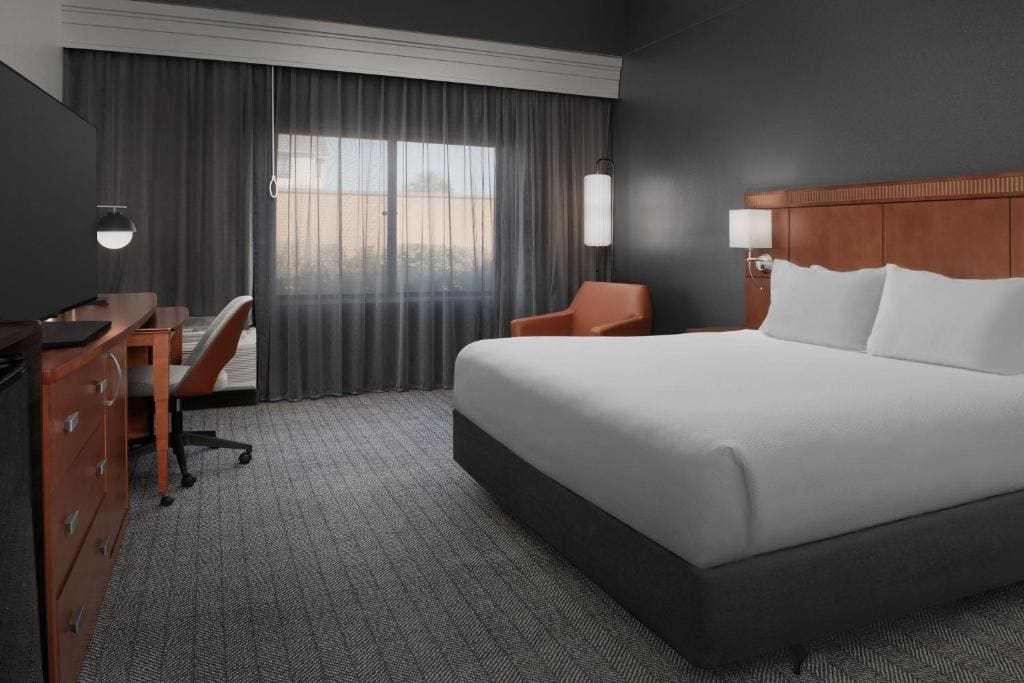 King Room with Sofa Bed room - Image 1
