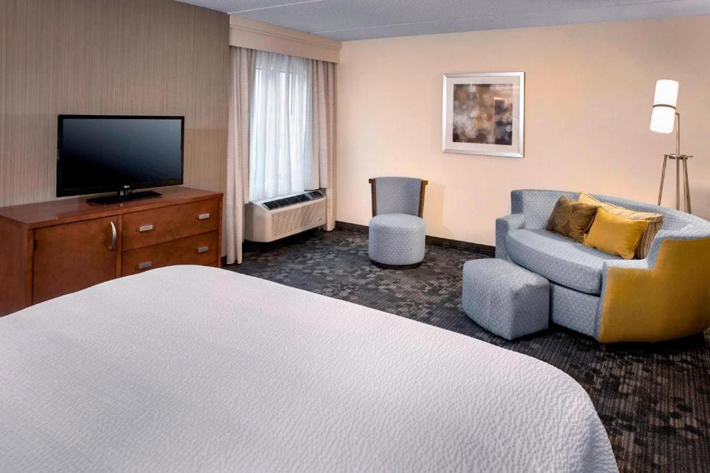 King Room with Sofa Bed room - Image 1