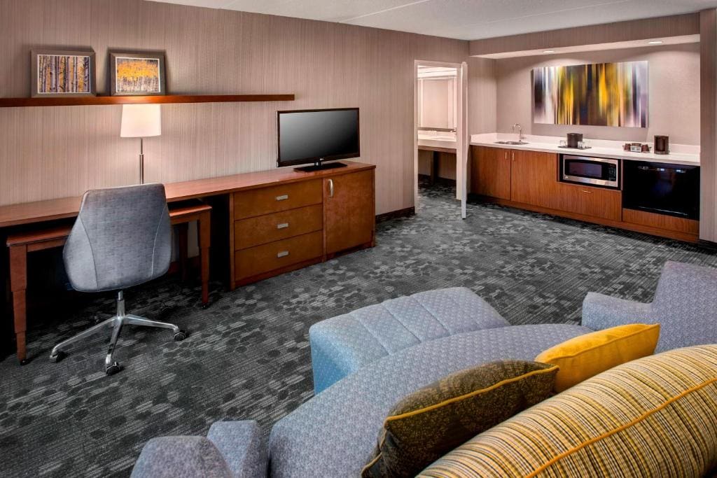 One-Bedroom King Suite with Sofa Bed room - Image 2