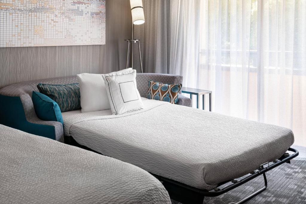 King Room with Sofa Bed and Adapted Tub - Mobility and Hearing Accessible room - Image 2