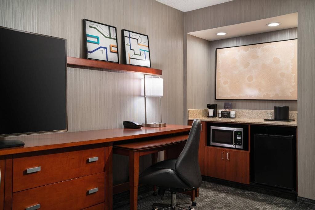 1 Bedroom 2 room Suite, 2 Double, Sofa bed, Courtyard view room - Image 2