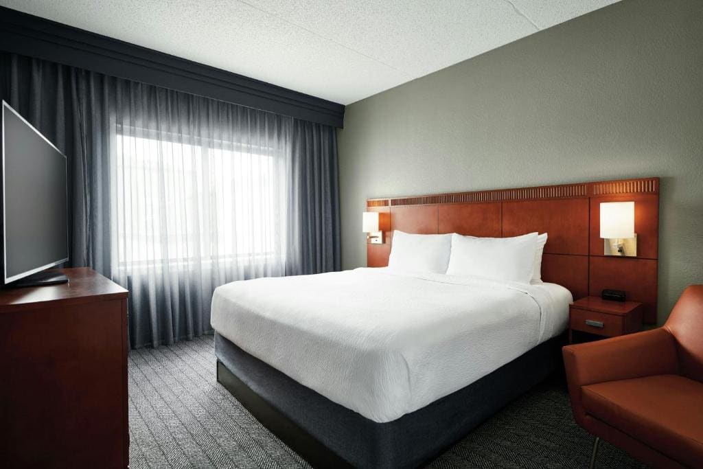One-Bedroom King Suite with Sofa Bed room - Image 1