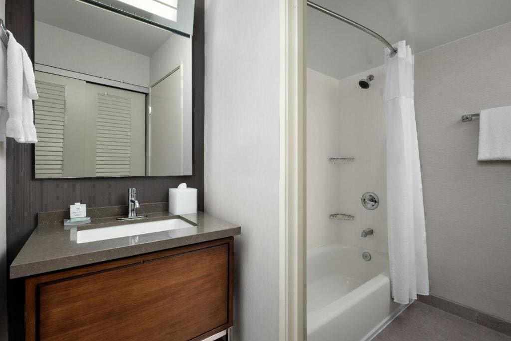 Double Room with Two Double Beds room - Image 3