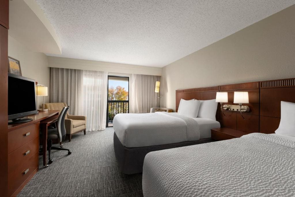 2 Queen Beds with Balcony, Guest room, Queen, Balcony room - Image 1