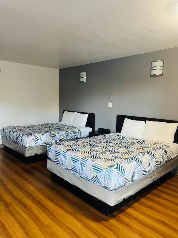 Deluxe Quadruple Room - Non-Smoking room - Image 1
