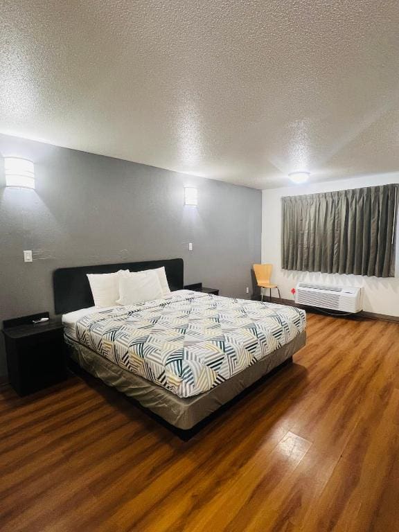 Deluxe King Room room - Image 1