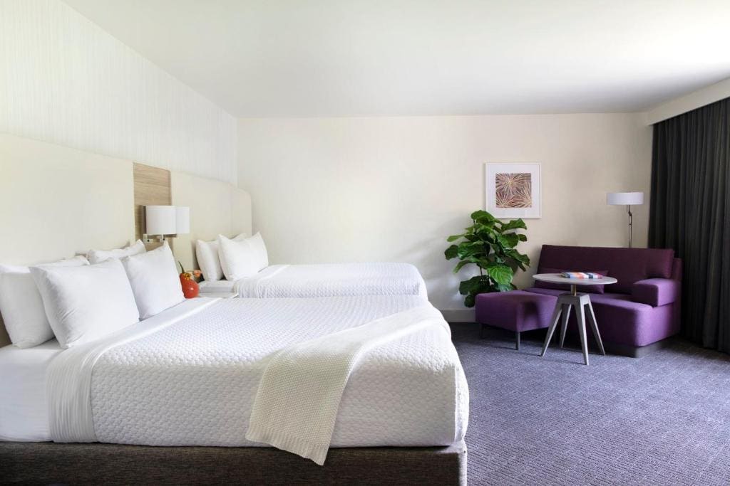 Premium Queen Room with Two Queen Beds - High Floor room - Image 1