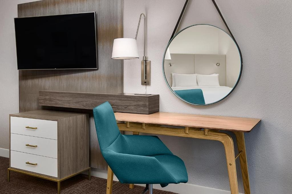 Premium Corner King Room room - Image 1
