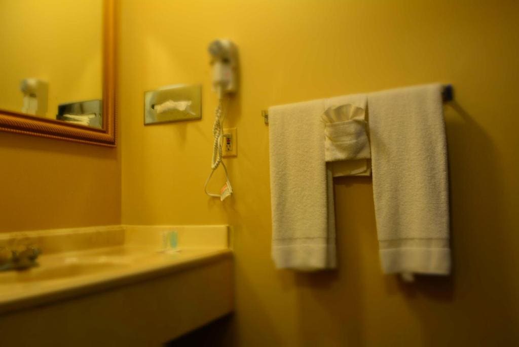 King Room with Riverview - Interior room - Image 1