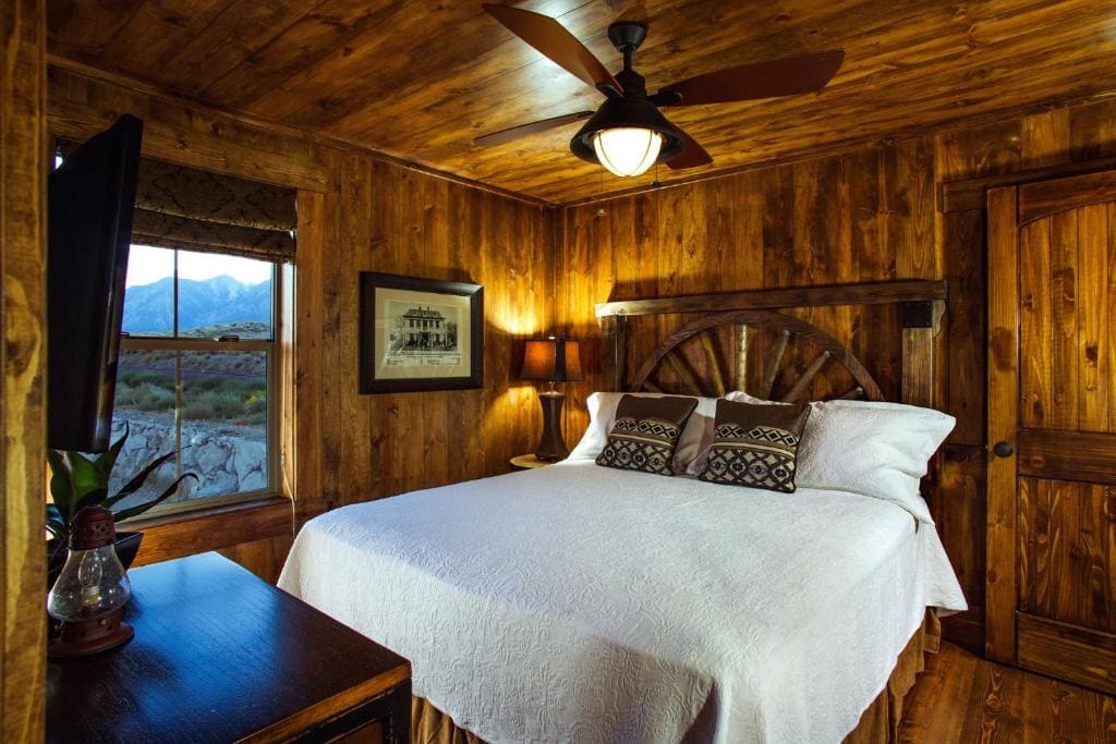 Two Bedroom Cottage room - Image 3