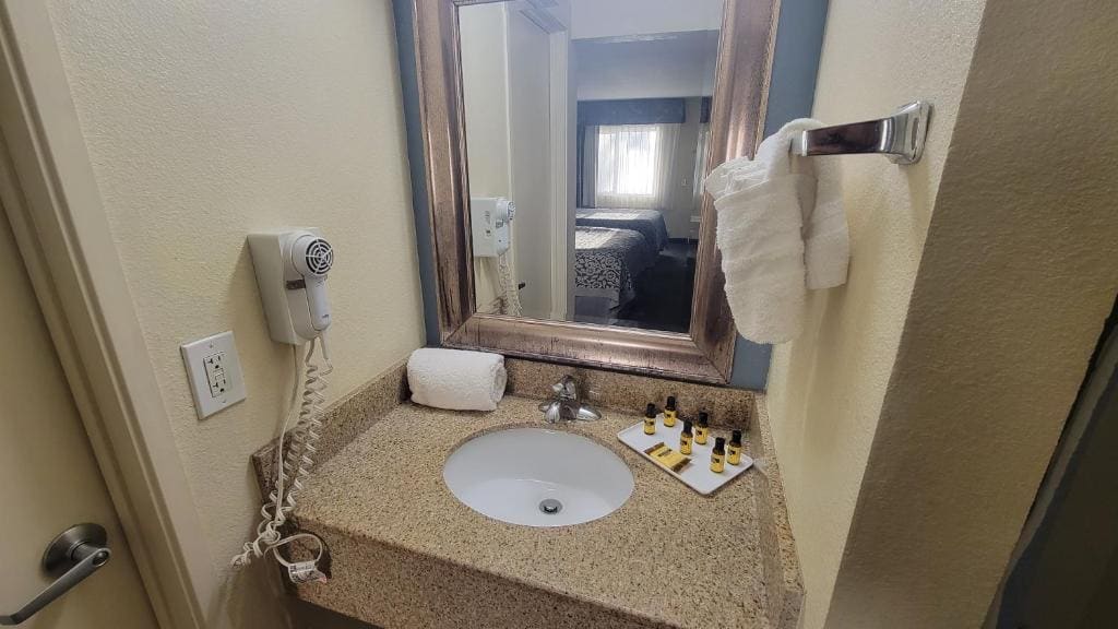 King Room - Non-Smoking room - Image 1
