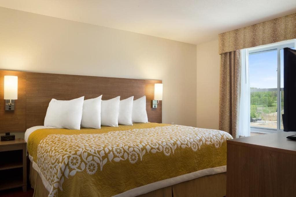 King Room - Non-Smoking room - Image 1