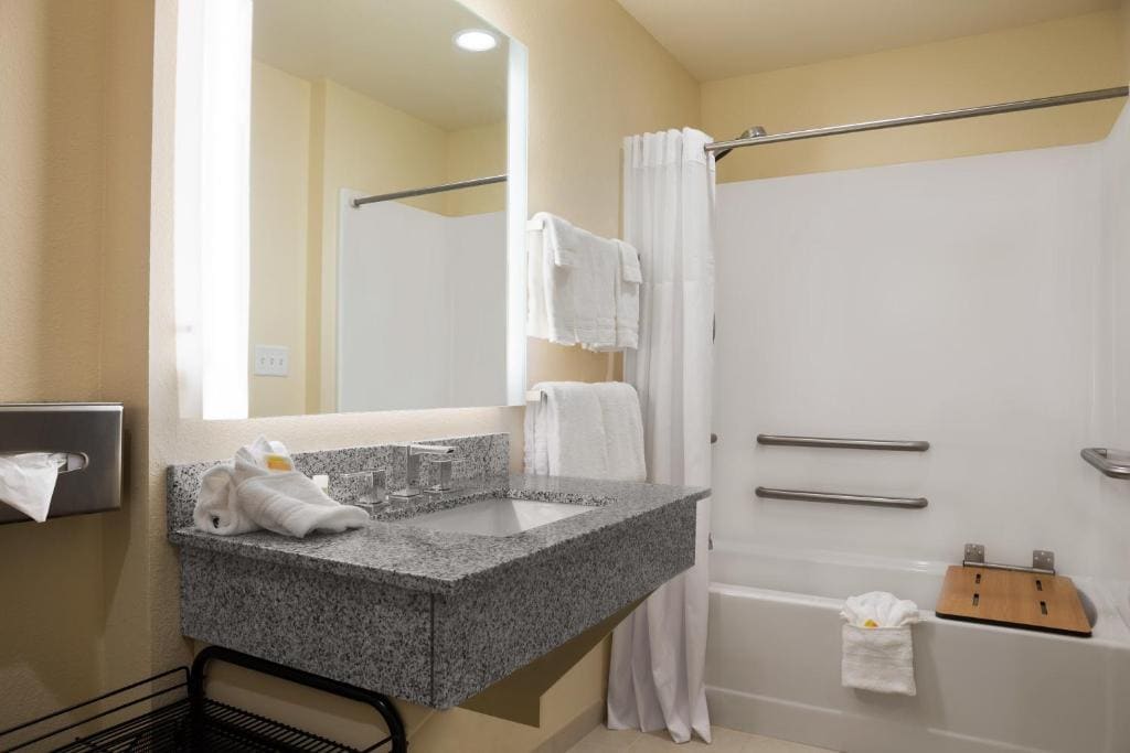 King Room - Accessible/Non-Smoking room - Image 2