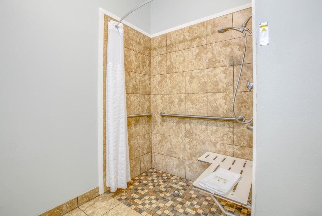 King Room - Accessible/Non-Smoking room - Image 3