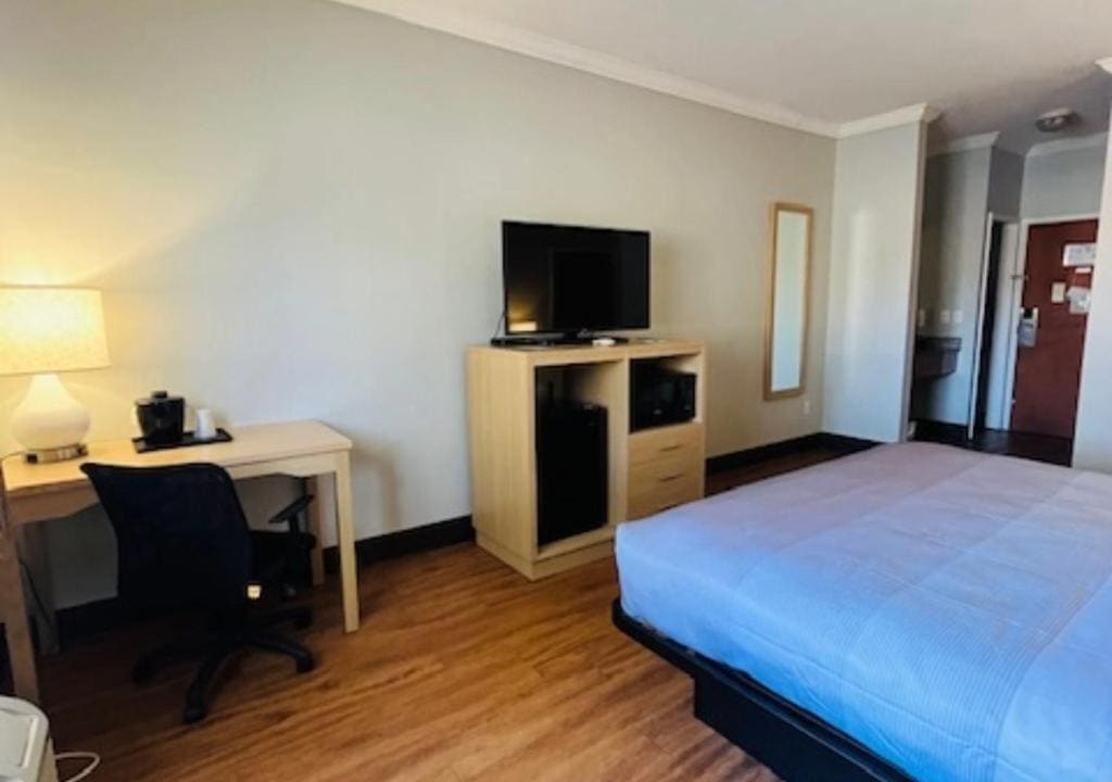 King Room - Accessible/Non-Smoking room - Image 1