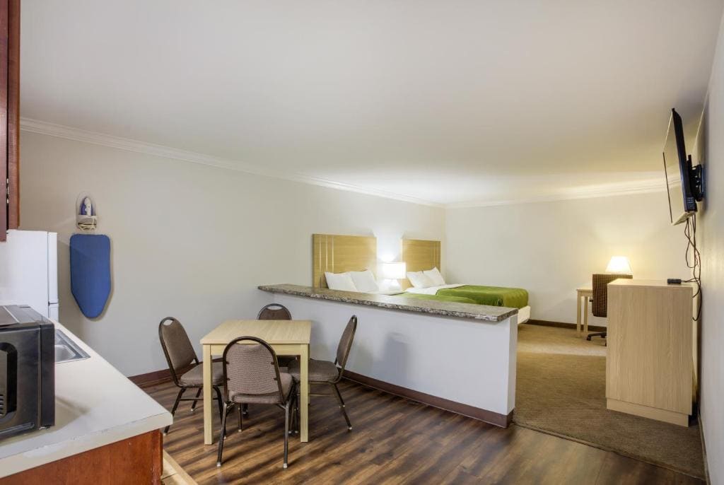 Suite - Non-Smoking room - Image 2