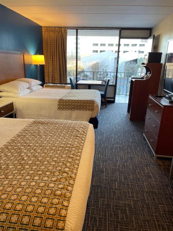 Queen Room with Two Queen Beds - Non-Smoking room - Image 1