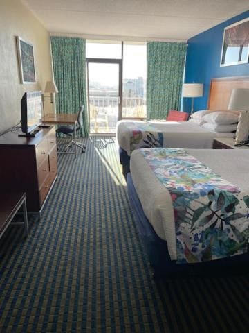 Queen Room with Balcony and Partial Ocean View - Non-Smoking room - Image 1