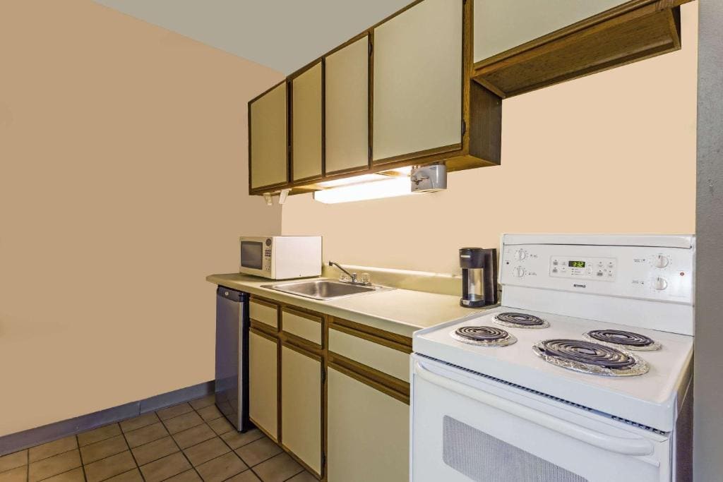 Studio with Two Queen Beds - Non-Smoking room - Image 1
