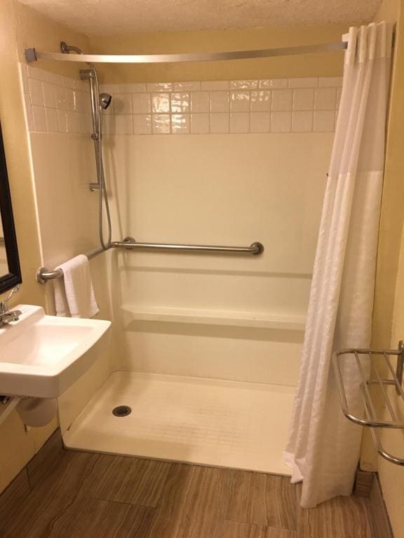 1 King Bed, Mobility/Hearing Impaired Accessible Room, Roll-in Shower, Non-Smoking room - Image 2