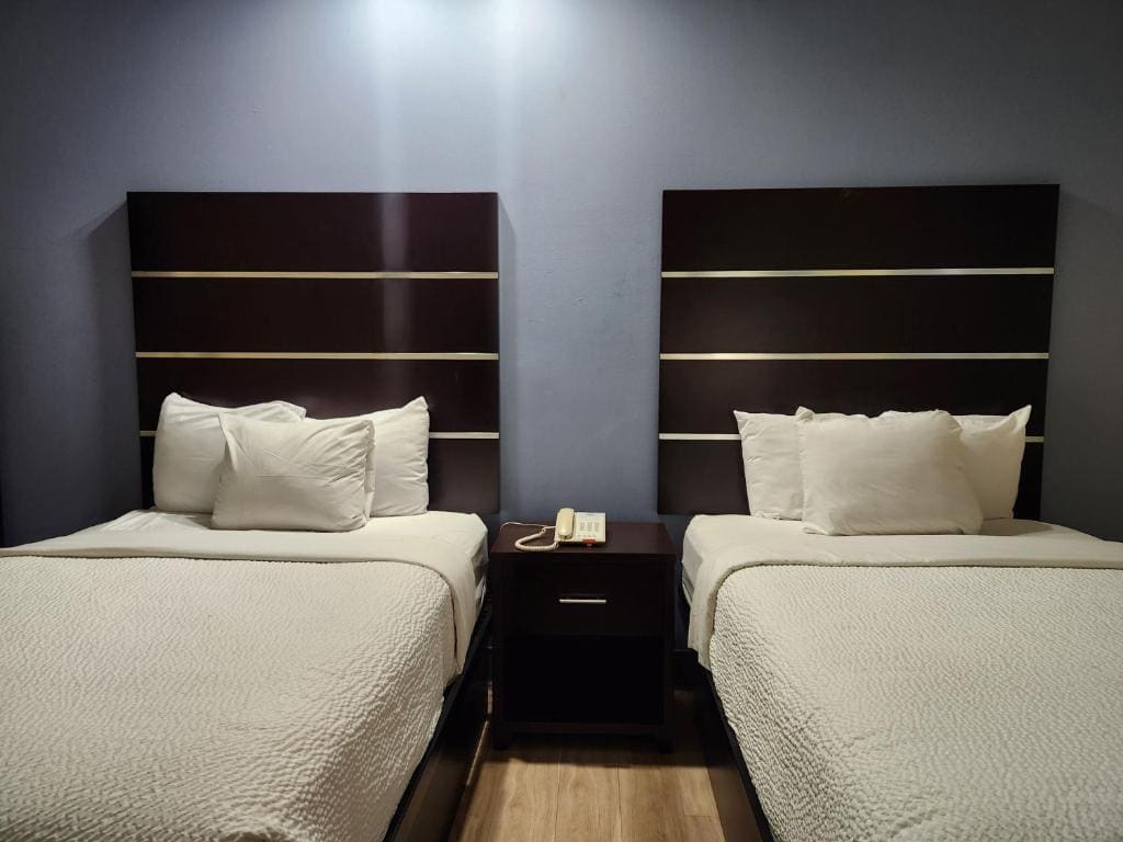 2 Double Beds, Non-Smoking room - Image 2