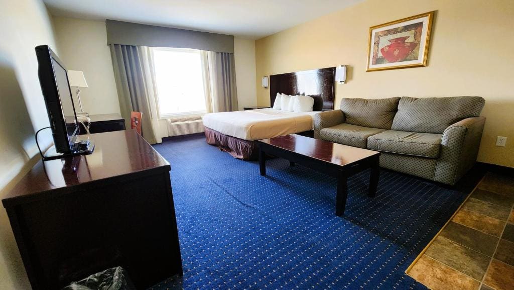 King Suite - Non-Smoking room - Image 2