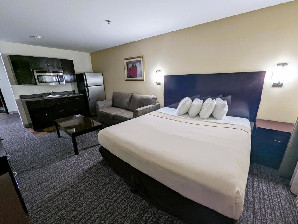 King Suite - Non-Smoking room - Image 1