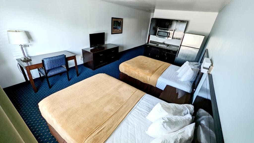 Double Room with Two Double Beds - Non-Smoking room - Image 3