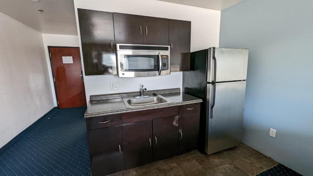 Double Room with Two Double Beds - Non-Smoking room - Image 1