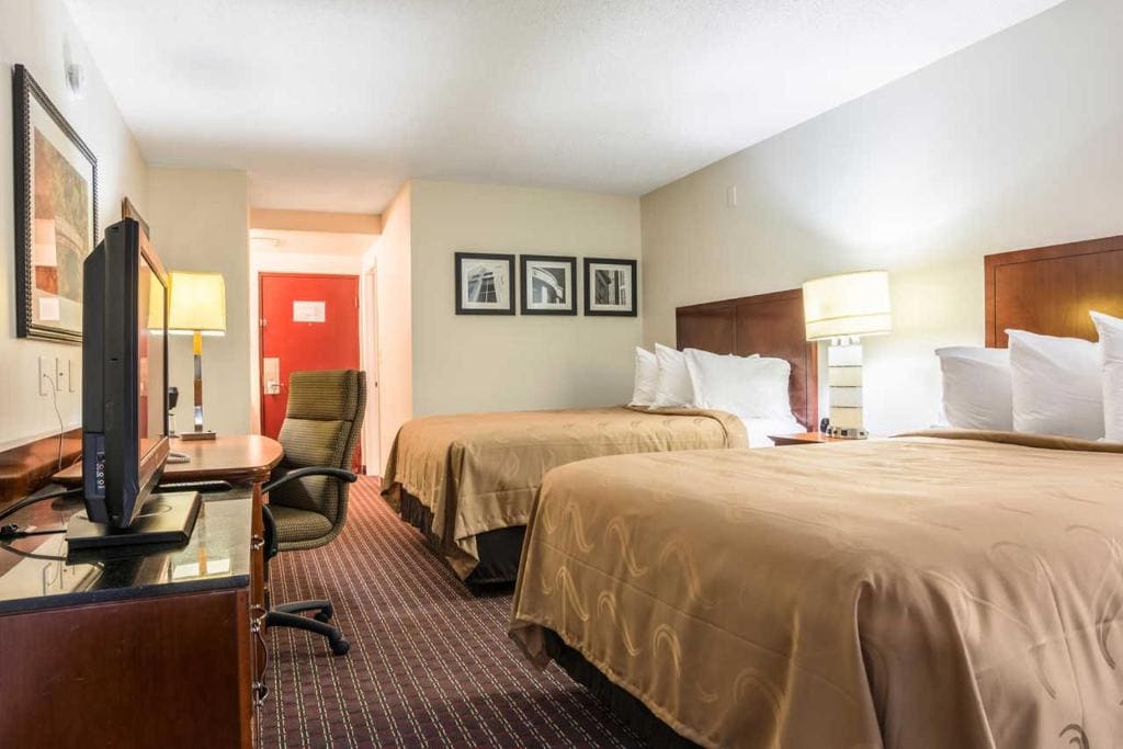Queen Room with Two Queen Beds - Mobility Access/Non-Smoking room - Image 1