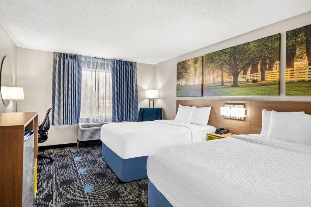 Room with Two Double Beds - Non-Smoking room - Image 3
