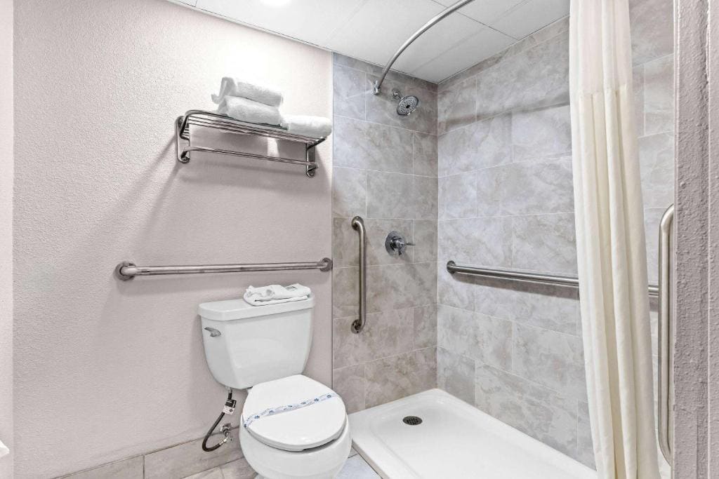 King Room - Disability Access/Non-Smoking room - Image 3