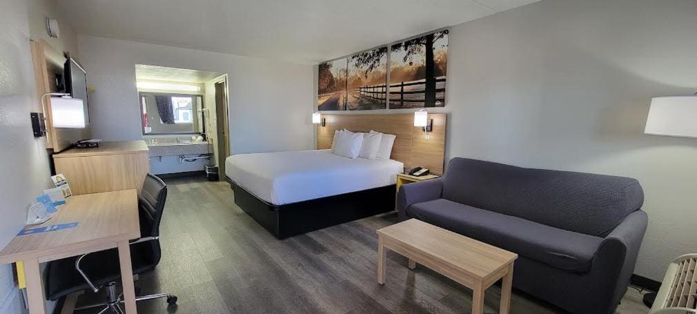 King Room - NonSmoking room - Image 3