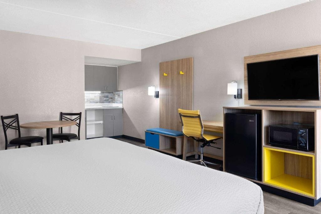 King Room - NonSmoking room - Image 2