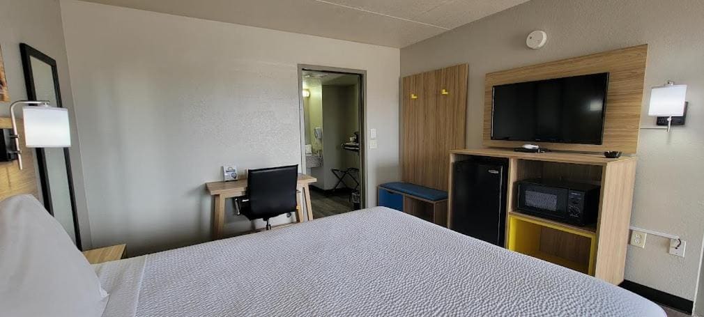Queen Room - Disability Access/Non-Smoking room - Image 2