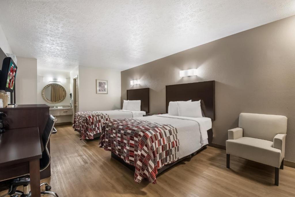 Deluxe Room with Two Double Beds Non-Smoking room - Image 2